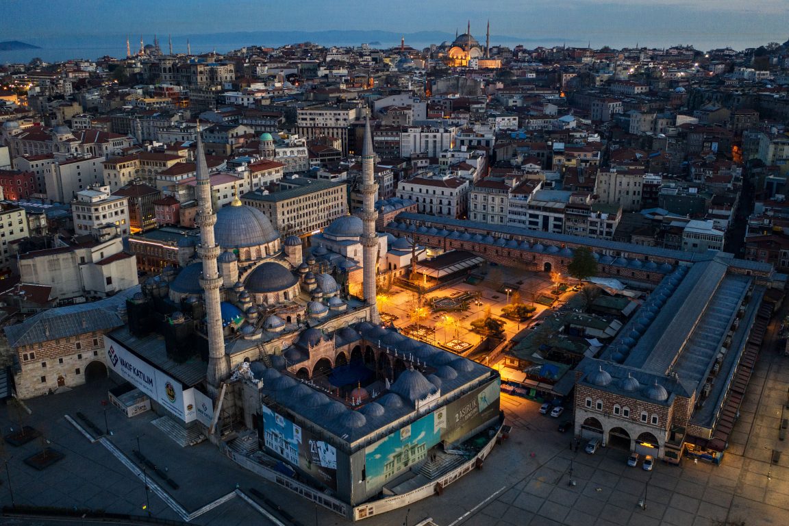 immagine articolo La tv del Ramadan, tra isolamento e digiuno