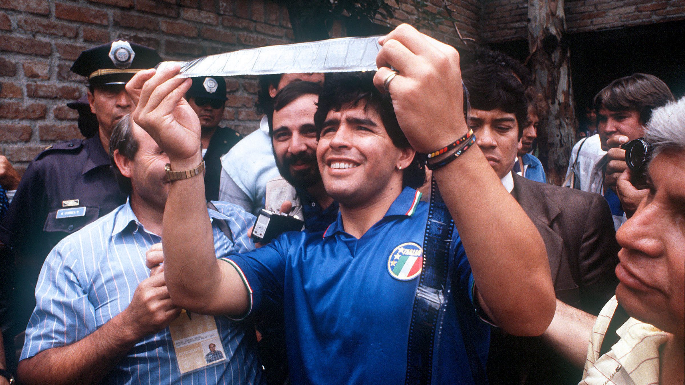 immagine di copertina per articolo La morte di Maradona sulla tv italiana