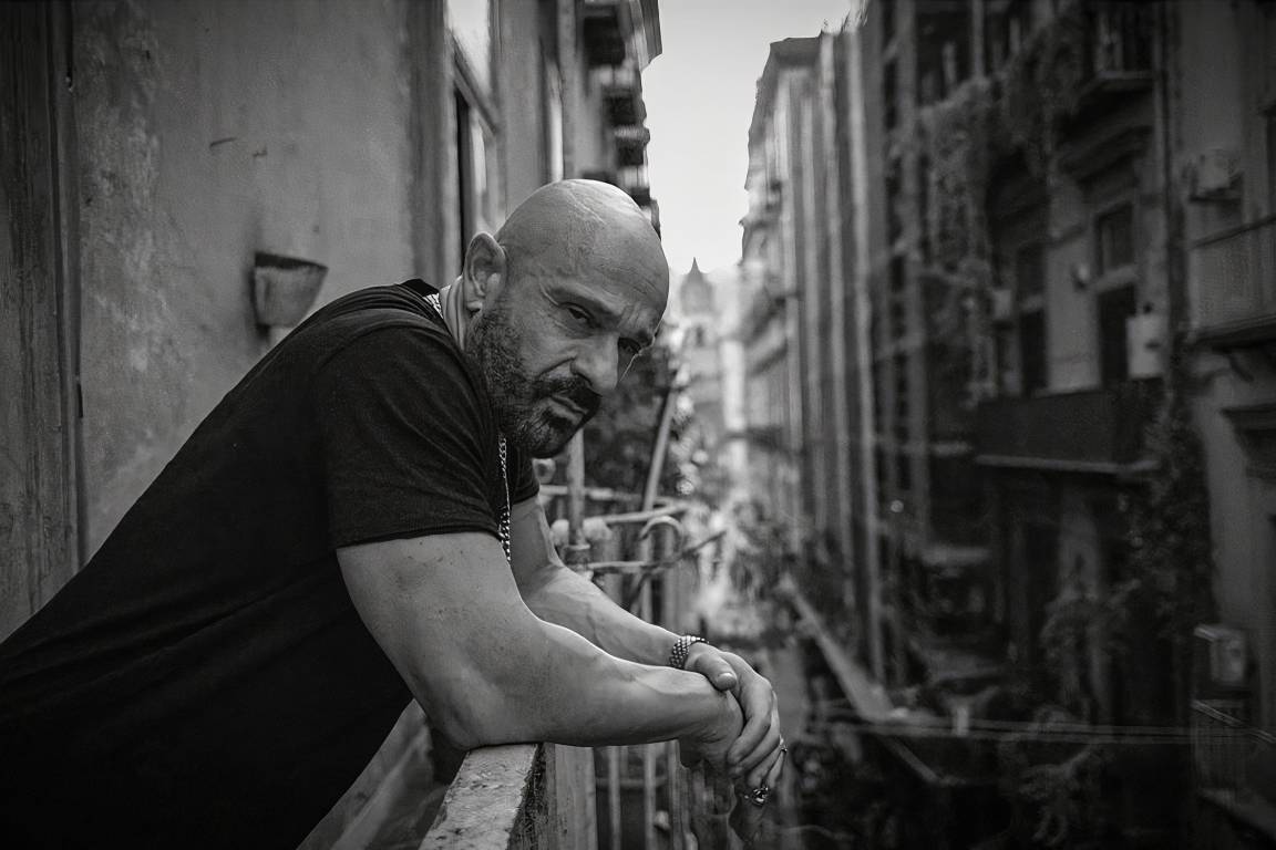 immagine articolo Gli Almamegretta, Sergio Bruni e Mare fuori. Intervista a Raiz